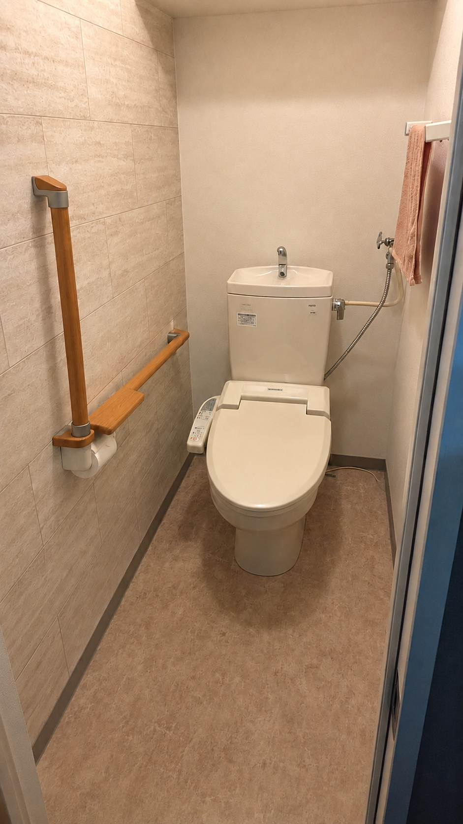 【札幌市白石区】自宅のトイレに立ち座りをラクにする手すり取り付け工事